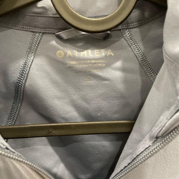 Athleta Xs Bundle, two square neck tops, one dress and one cropped zip up - Picture 8 of 11